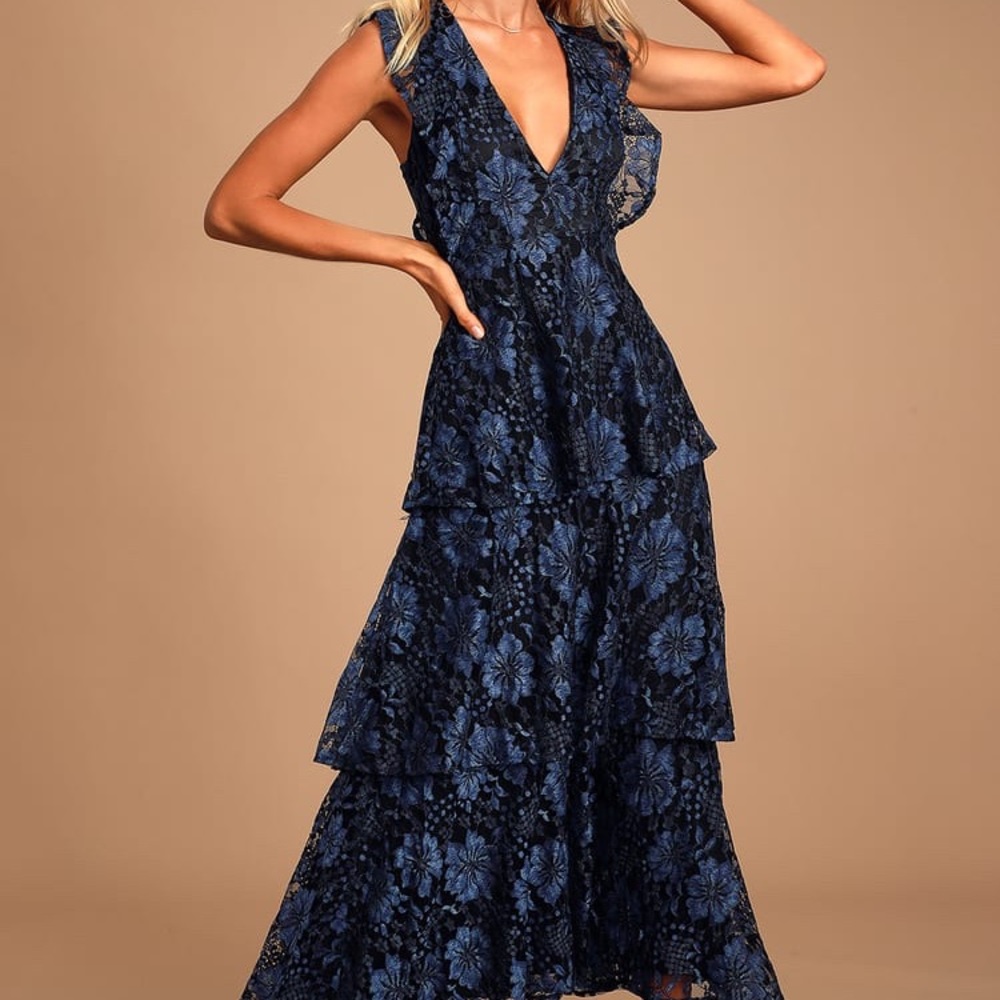 Lace tiered Lulu’s midi dress